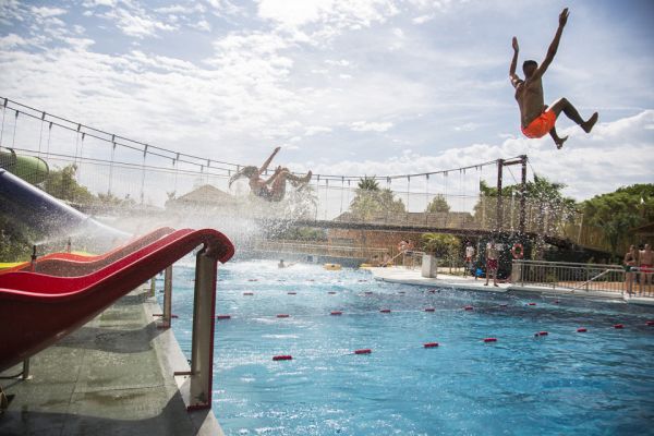 aqua_jump_73D9AE848-75D8-7274-11F9-C002D17F08C4.jpg