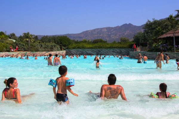 piscina_de_olas_low_3_1611145185599D32AE-53DF-99B9-9F80-18896ED66577.jpg
