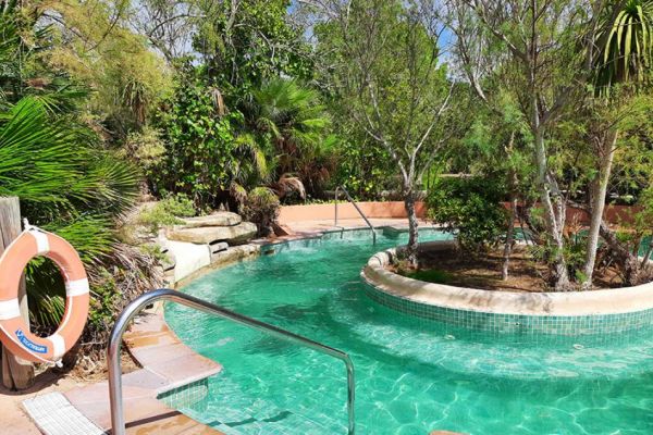 piscinarelaxredE6BD1333-5B5B-EE86-D2FE-F54F862A4536.jpg